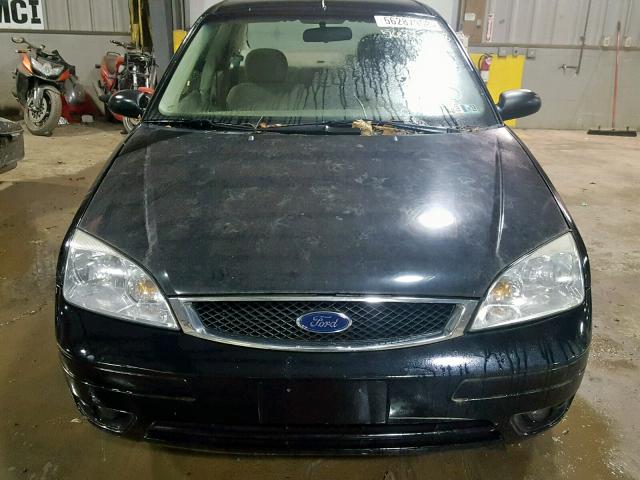 1FAFP34N36W168448 - 2006 FORD FOCUS ZX4 BLACK photo 9