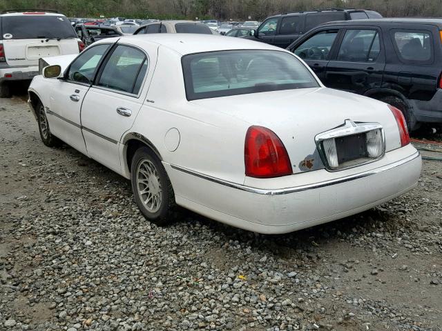 1LNHM82W62Y653360 - 2002 LINCOLN TOWN CAR S WHITE photo 3