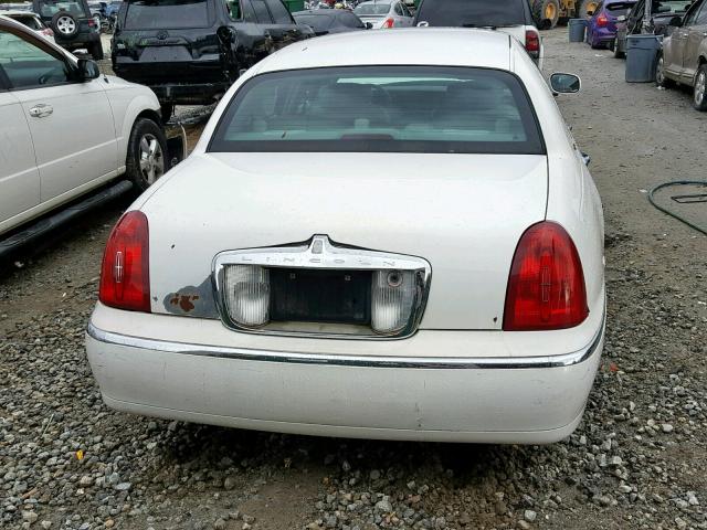 1LNHM82W62Y653360 - 2002 LINCOLN TOWN CAR S WHITE photo 9