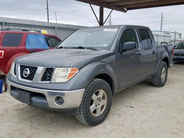 1N6AD07U55C406327 - 2005 NISSAN FRONTIER C GRAY photo 2