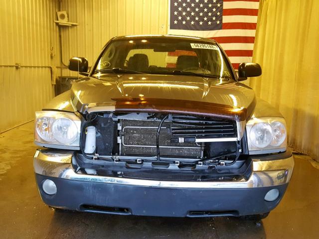 1D7HW48N35S342214 - 2005 DODGE DAKOTA QUA GRAY photo 9