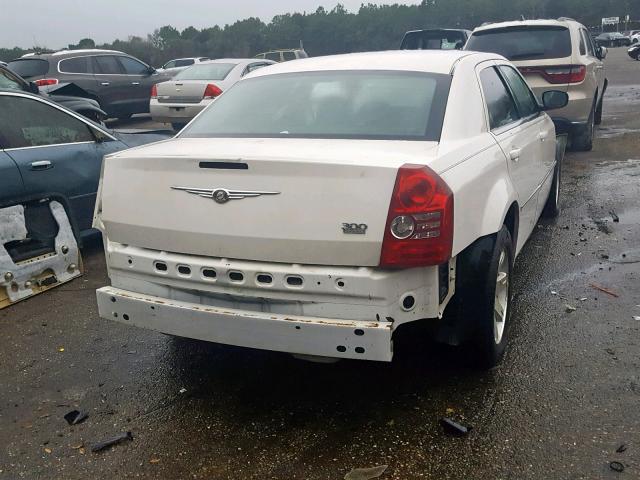 2C3KA43D99H615123 - 2009 CHRYSLER 300 LX WHITE photo 4