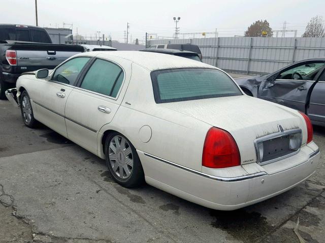 1LNHM83W64Y619095 - 2004 LINCOLN TOWN CAR U CREAM photo 4