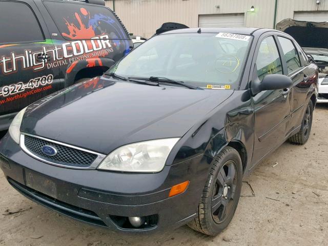 1FAHP34N76W246982 - 2006 FORD FOCUS ZX4 BLACK photo 2