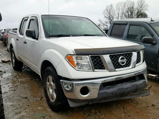 1N6AD07U97C447207 - 2007 NISSAN FRONTIER C WHITE photo 1