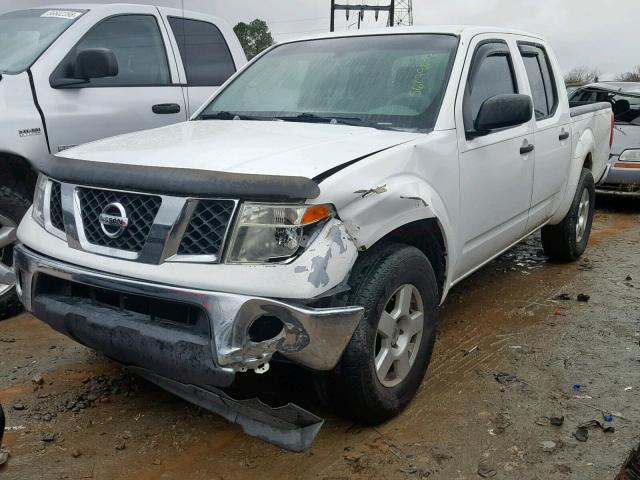 1N6AD07U97C447207 - 2007 NISSAN FRONTIER C WHITE photo 2