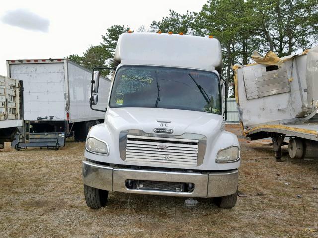 1FVACWCT07HY32927 - 2007 FREIGHTLINER M2 106 MED WHITE photo 9