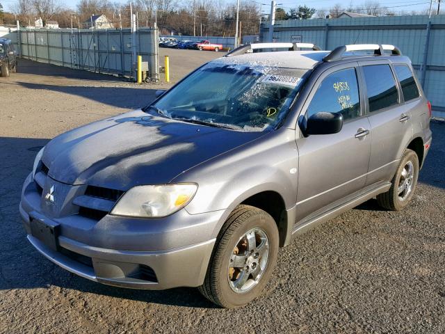 JA4LZ31F46U048605 - 2006 MITSUBISHI OUTLANDER GRAY photo 2