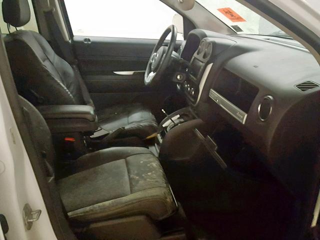 1C4NJDEB5GD707294 - 2016 JEEP COMPASS LA თეთრი ფოტო 5