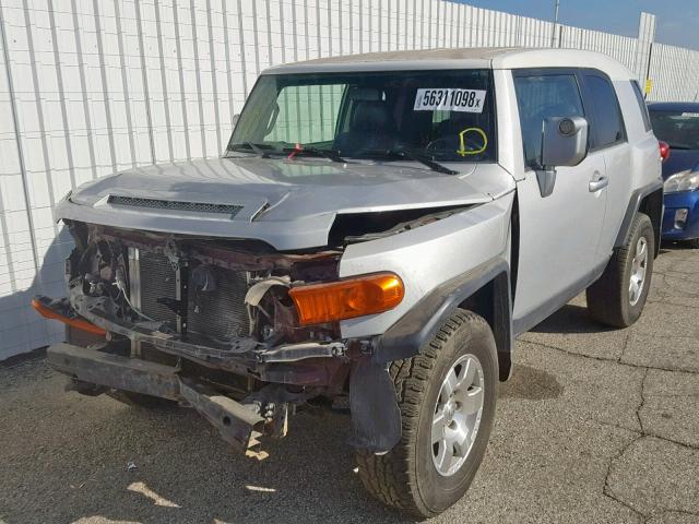 JTEBU11F48K051602 - 2008 TOYOTA FJ CRUISER SILVER photo 2