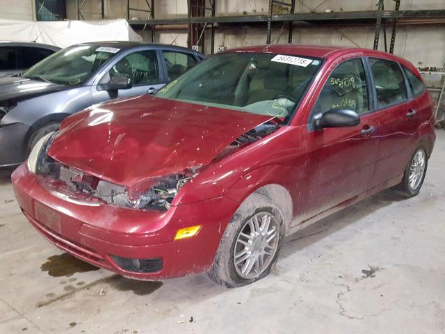 3FAFP37N65R105731 - 2005 FORD FOCUS ZX5 MAROON photo 2