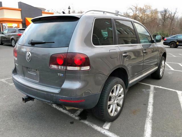 WVGFK7A90AD000502 - 2010 VOLKSWAGEN TOUAREG TD GRAY photo 3
