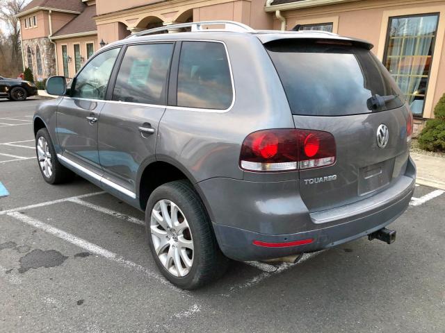 WVGFK7A90AD000502 - 2010 VOLKSWAGEN TOUAREG TD GRAY photo 4