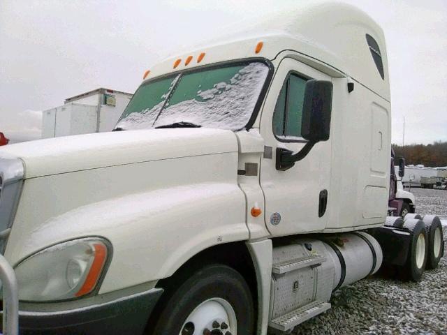 3AKJGLDR5DSFG7654 - 2013 FREIGHTLINER CASCADIA 1 WHITE photo 2