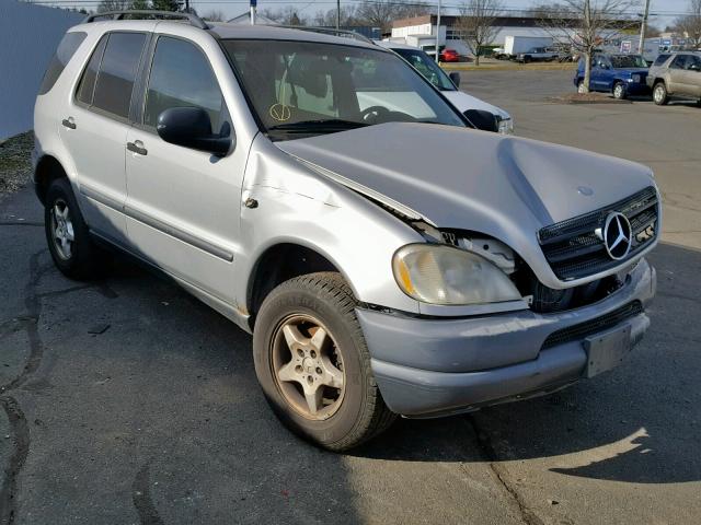 4JGAB54E4XA062373 - 1999 MERCEDES-BENZ ML 320 GRAY photo 1