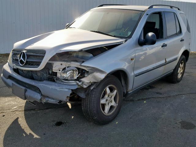 4JGAB54E4XA062373 - 1999 MERCEDES-BENZ ML 320 GRAY photo 2