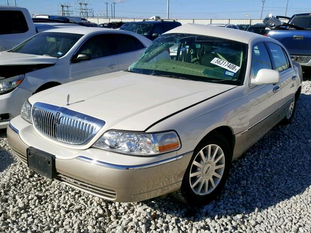 1LNHM81V27Y623269 - 2007 LINCOLN TOWN CAR S WHITE photo 2