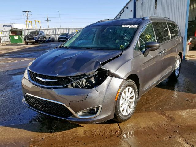 2C4RC1BGXJR144175 - 2018 CHRYSLER PACIFICA T BROWN photo 2