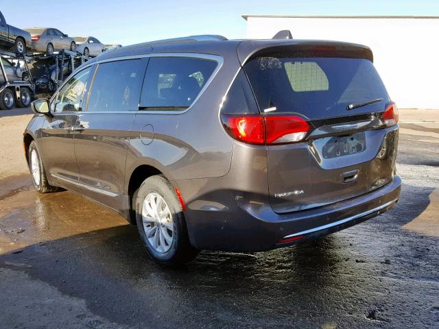 2C4RC1BGXJR144175 - 2018 CHRYSLER PACIFICA T BROWN photo 3