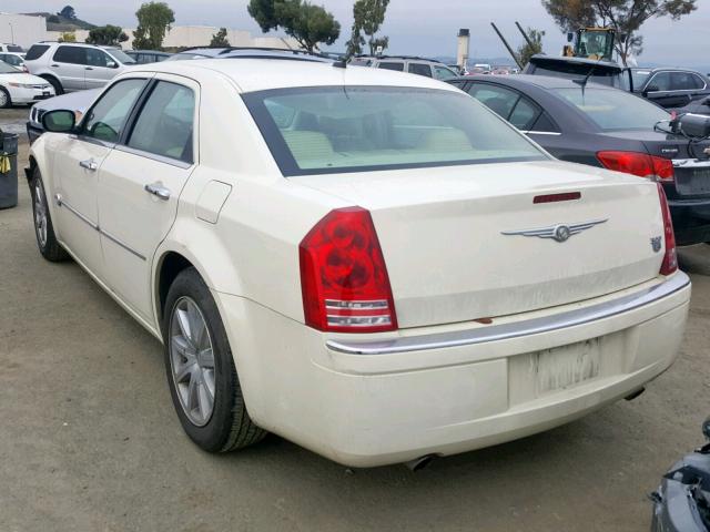 2C3LA63H68H221158 - 2008 CHRYSLER 300C WHITE photo 3