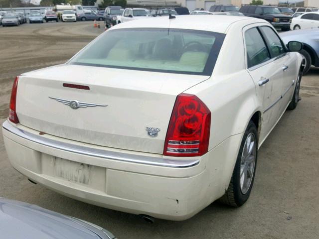 2C3LA63H68H221158 - 2008 CHRYSLER 300C WHITE photo 4