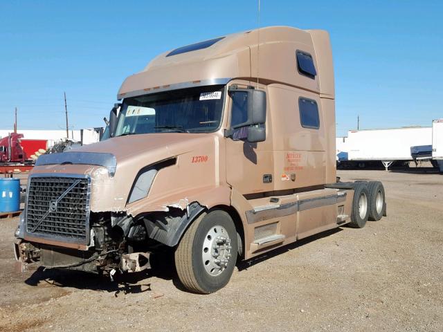 4V4NC9GHX5N374692 - 2005 VOLVO VN VNL GOLD photo 2