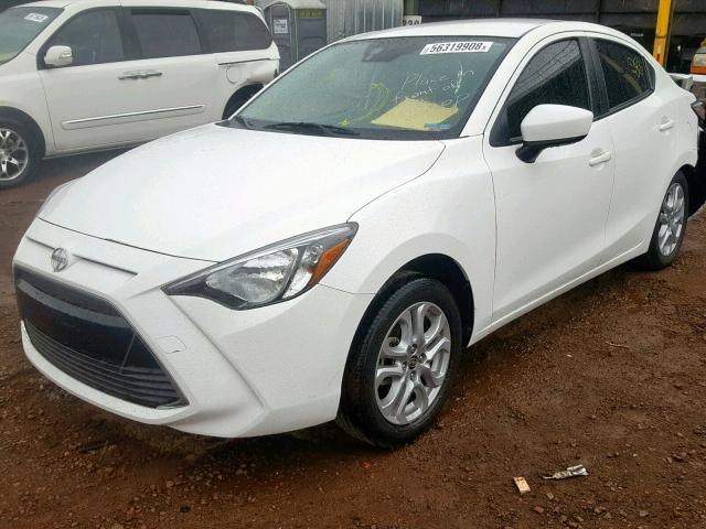 3MYDLBZV1GY136903 - 2016 TOYOTA SCION IA WHITE photo 2