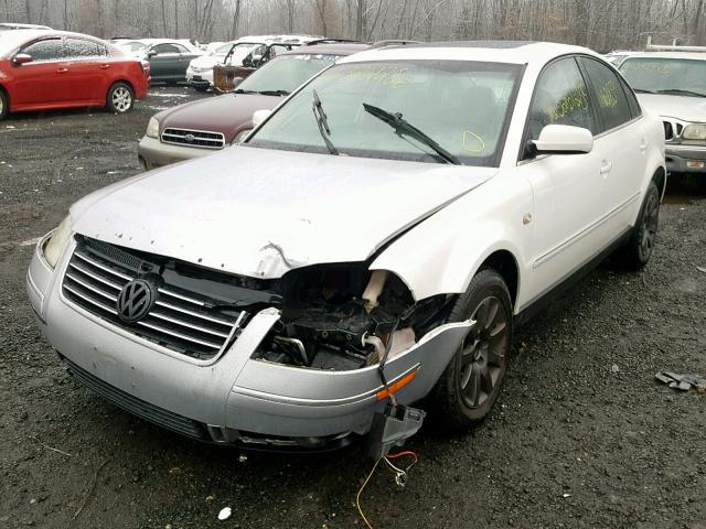 WVWPD63B23P090590 - 2003 VOLKSWAGEN PASSAT GLS WHITE photo 2