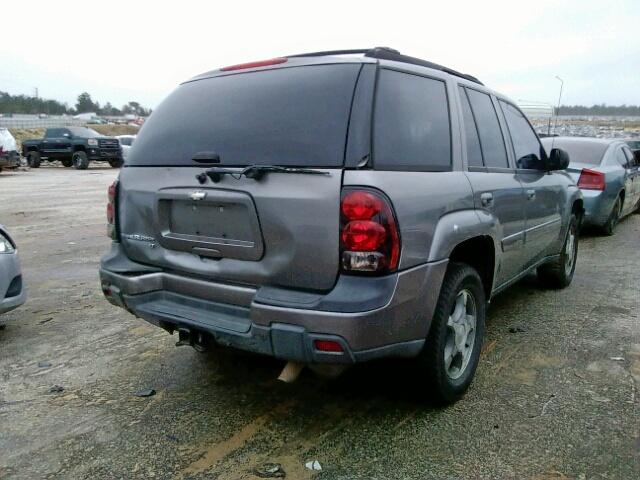 1GNDS13S952362801 - 2005 CHEVROLET TRAILBLAZE GRAY photo 4