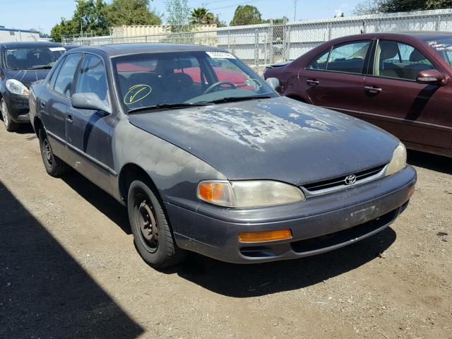 4T1BG12K9TU940668 - 1996 TOYOTA CAMRY DX GRAY photo 1