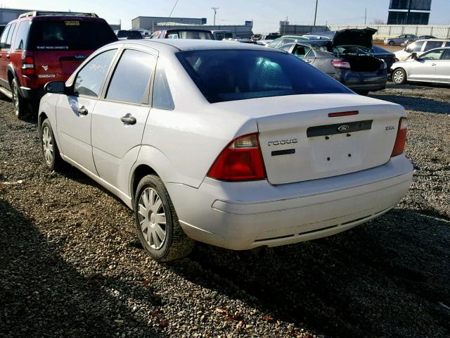 1FAFP34N56W172274 - 2006 FORD FOCUS ZX4 WHITE photo 3