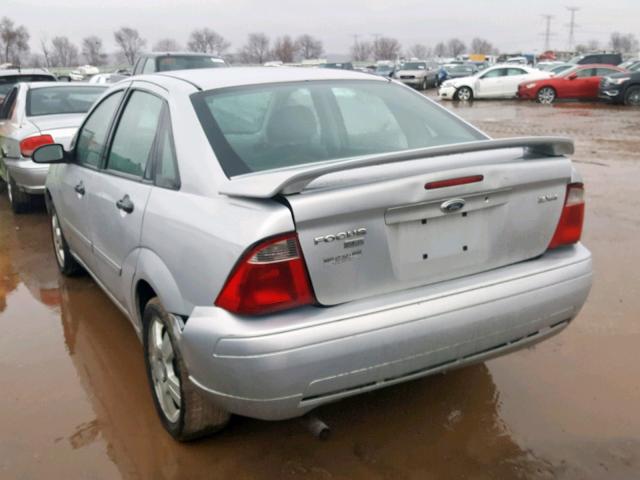 1FAHP34N76W230801 - 2006 FORD FOCUS ZX4 SILVER photo 3