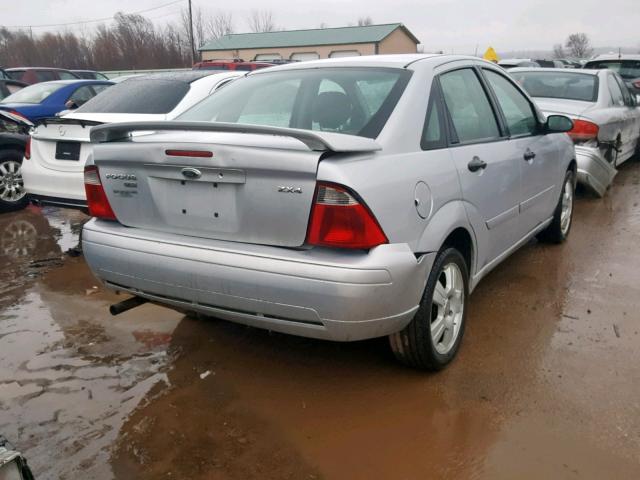 1FAHP34N76W230801 - 2006 FORD FOCUS ZX4 SILVER photo 4