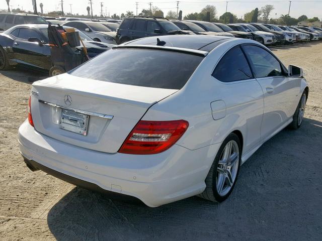 WDDGJ4HB2CF817423 - 2012 MERCEDES-BENZ C 250 WHITE photo 4