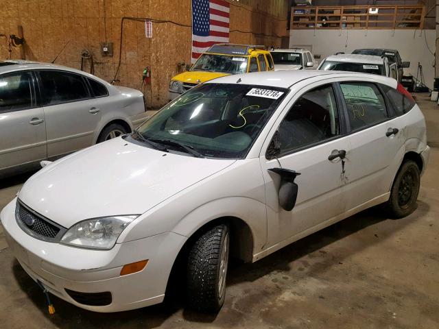 1FAFP37N86W147218 - 2006 FORD FOCUS ZX5 WHITE photo 2