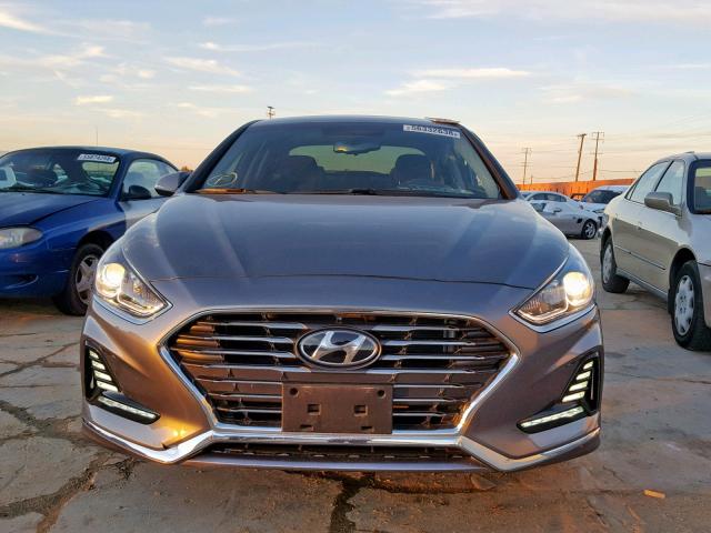 5NPE34AF8JH638167 - 2018 HYUNDAI SONATA SPO SILVER photo 9