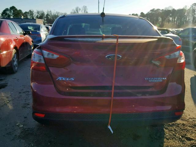 1FAHP3J29CL366628 - 2012 FORD FOCUS TITA RED photo 9