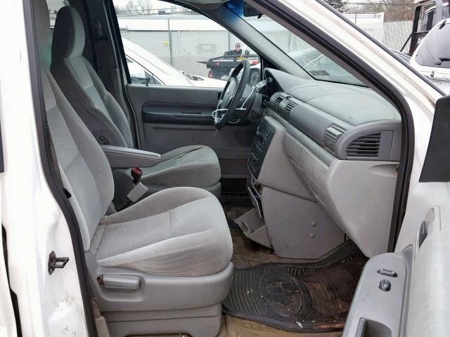 2FMZA51655BA63505 - 2005 FORD FREESTAR S WHITE photo 5