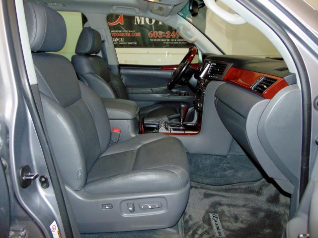 JTJHY00W484007891 - 2008 LEXUS LX 570 GRAY photo 5