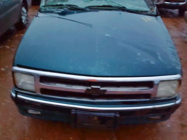 1GNCS13W1T2122900 - 1996 CHEVROLET BLAZER GREEN photo 7