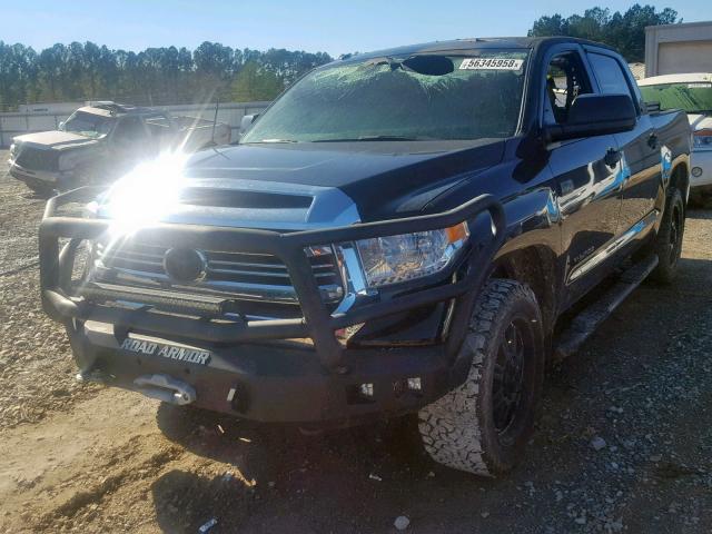 5TFDW5F17GX533655 - 2016 TOYOTA TUNDRA CRE BLACK photo 2