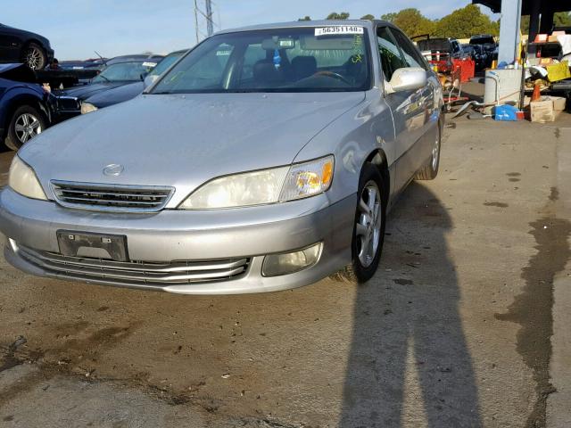 JT8BF28G815109488 - 2001 LEXUS ES 300 SILVER photo 2