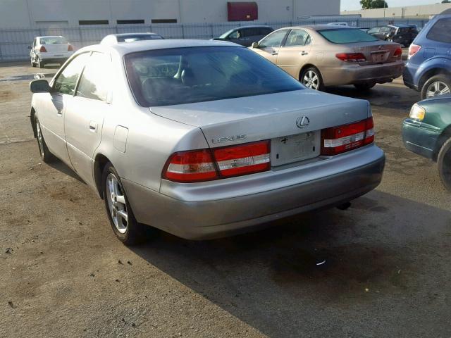 JT8BF28G815109488 - 2001 LEXUS ES 300 SILVER photo 3