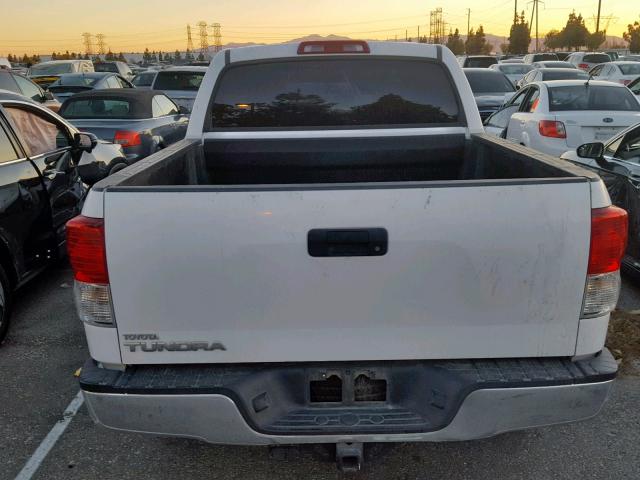 5TFEY5F17AX097864 - 2010 TOYOTA TUNDRA CRE WHITE photo 9