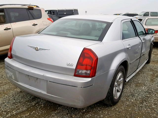 2C3KA53G56H210744 - 2006 CHRYSLER 300 TOURIN GRAY photo 4