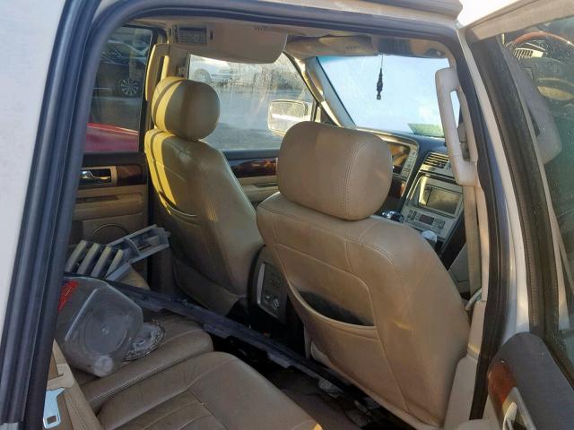 5LMFU27585LJ17223 - 2005 LINCOLN NAVIGATOR 白色 照片 6