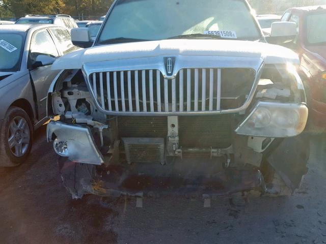 5LMFU27585LJ17223 - 2005 LINCOLN NAVIGATOR 白色 照片 9