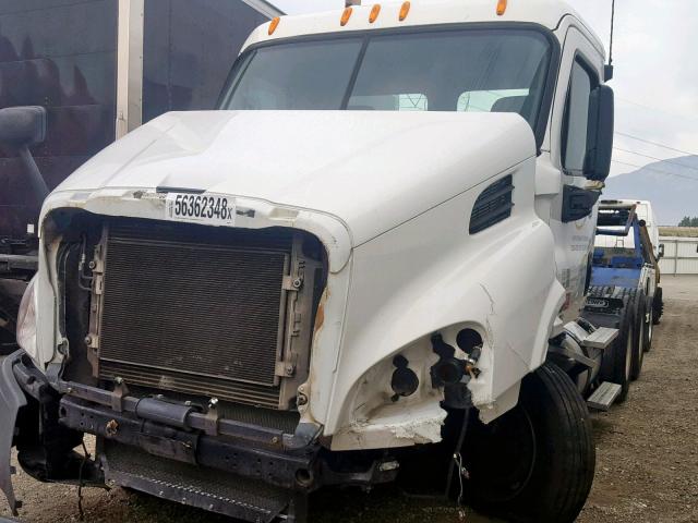 1FUJGBDV1CSBH8159 - 2012 FREIGHTLINER CASCADIA 1 WHITE photo 2