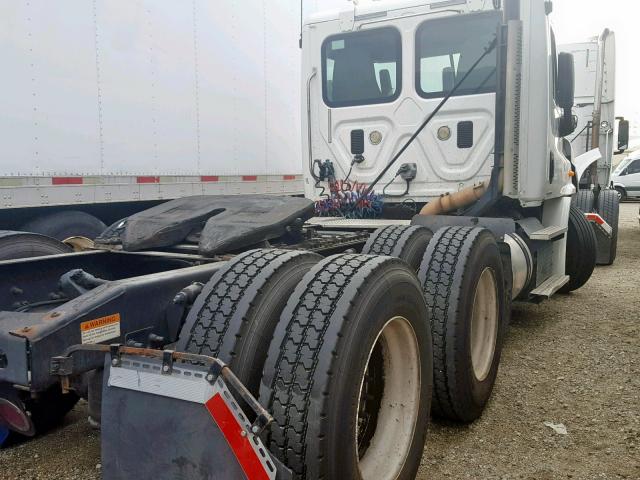 1FUJGBDV1CSBH8159 - 2012 FREIGHTLINER CASCADIA 1 WHITE photo 4