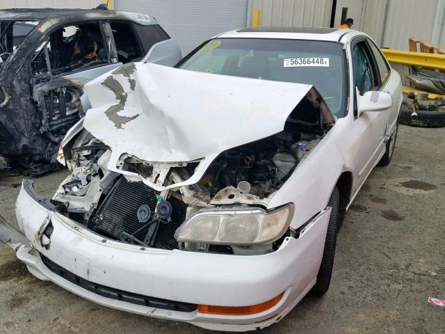 19UYA3257XL009802 - 1999 ACURA 2.3CL WHITE photo 2